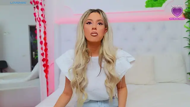 Snapshot of AriannaSins chatting on March 2025 01:40:01 PM AriannaSins online show from March 2025 01:40:01 PM