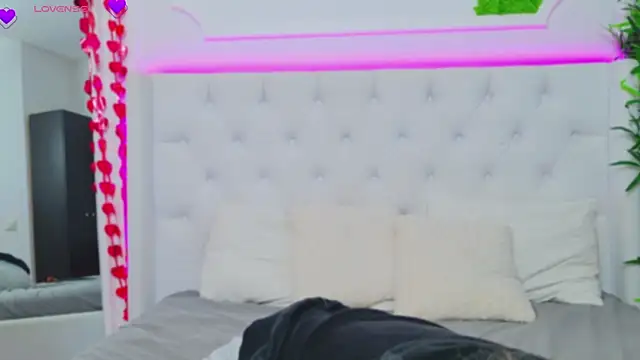 Snapshot of AriannaSins chatting on March 2025 01:18:02 PM AriannaSins online show from March 2025 01:18:02 PM