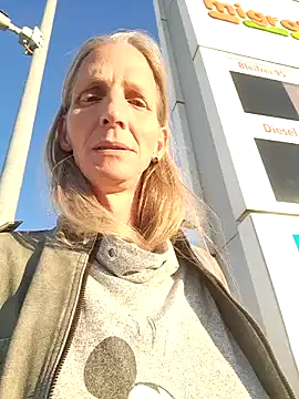Snapshot of Cheryl_F chatting on April 2026 05:52:02 PM Cheryl F online show from April 2026 05:52:02 PM