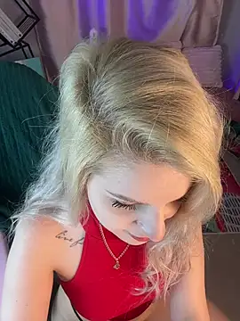 Snapshot of cold_blondie chatting on July 2026 05:01:01 AM cold blondie online show from July 2026 05:01:01 AM