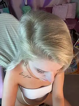 Snapshot of cold_blondie chatting on July 2026 05:14:01 AM cold blondie online show from July 2026 05:14:01 AM