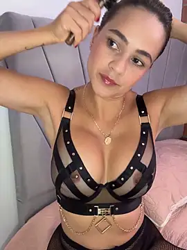 valentina herrrera online show from November 2025 03:56:01 PM