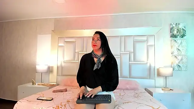 Elizabeth bennett 6 online show from November 2025 07:28:01 PM