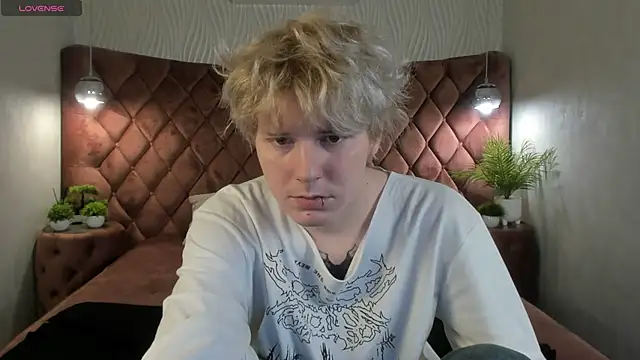 Snapshot of KevinMilky chatting on November 2025 02:39:02 PM KevinMilky online show from November 2025 02:39:02 PM