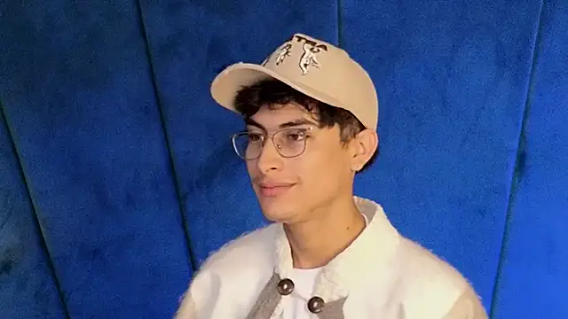 Snapshot of Aaron_Eze chatting on October 2025 08:48:02 PM Aaron Eze online show from October 2025 08:48:02 PM