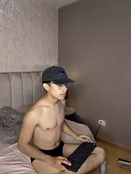 Snapshot of Aaron_Eze chatting on January 2026 09:20:02 PM Aaron Eze online show from January 2026 09:20:02 PM