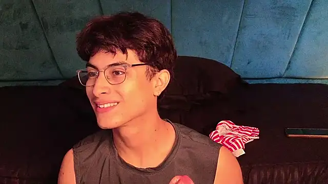 Snapshot of Aaron_Eze chatting on January 2026 09:07:02 PM Aaron Eze online show from January 2026 09:07:02 PM