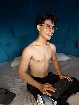 Snapshot of Aaron_Eze chatting on February 2026 08:13:01 PM Aaron Eze online show from February 2026 08:13:01 PM