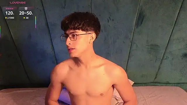 Snapshot of Aaron_Eze chatting on February 2026 08:49:02 PM Aaron Eze online show from February 2026 08:49:02 PM