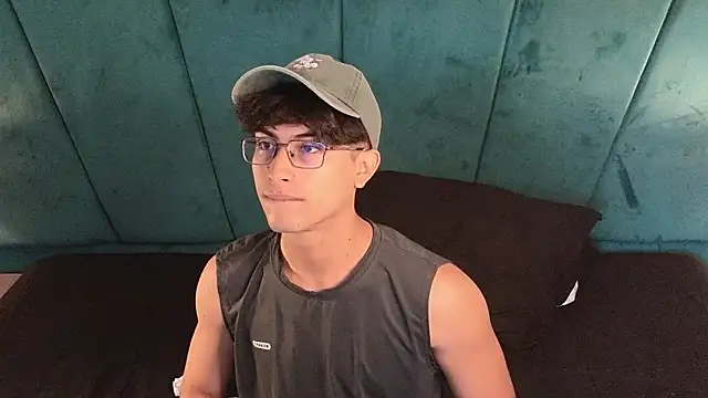 Aaron Eze online show from April 2026 12:32:02 PM