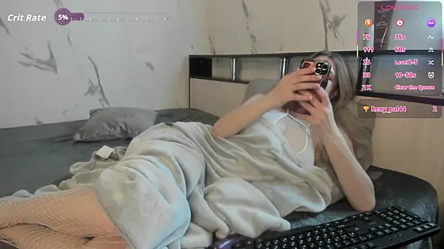 SophieRayne online show from December 2025 06:38:02 PM