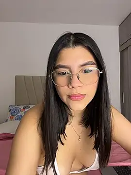 Julietalcl online show from April 2026 09:07:02 AM