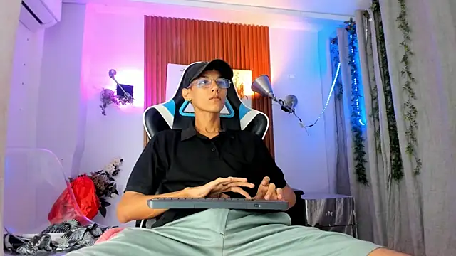 AQUARIUS x online show from October 2025 11:33:02 AM