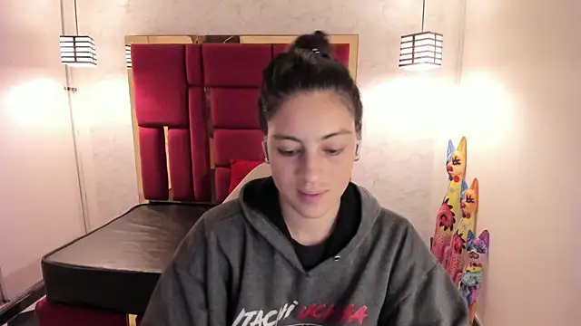 moon winy online show from November 2025 11:31:01 AM