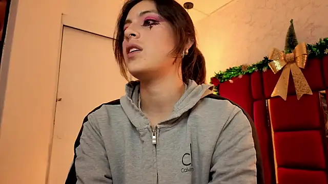 moon winy online show from December 2025 11:45:01 PM