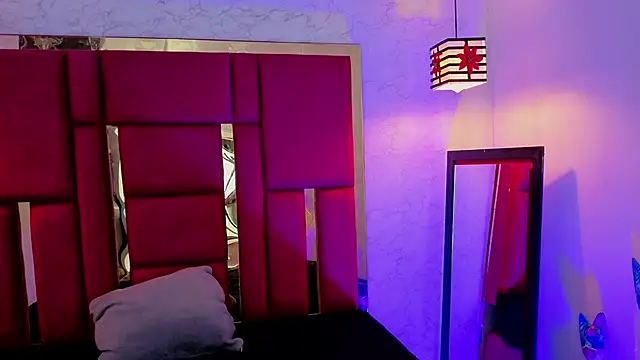 moon winy online show from March 2026 11:23:01 AM