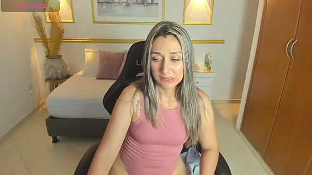 karlyy  online show from November 2025 07:12:01 PM