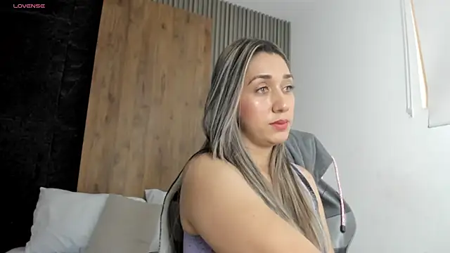 karlyy  online show from December 2025 12:09:01 PM