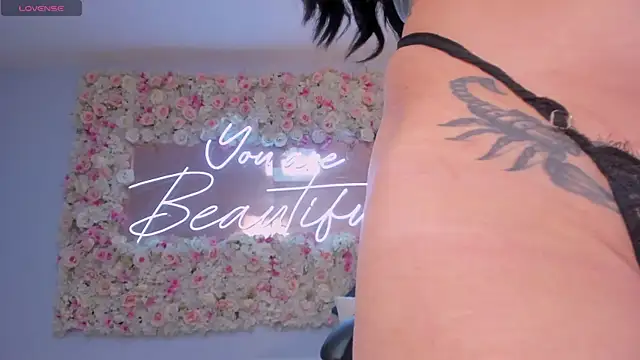 MeganCross1 online show from November 2025 04:43:02 AM