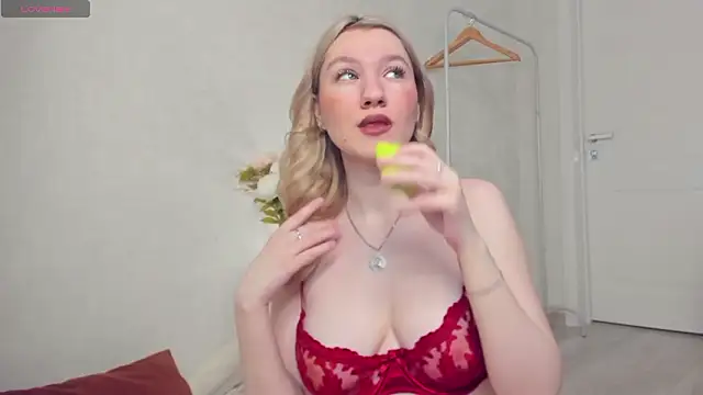 Snapshot of LinaRayy chatting on February 2026 01:02:01 AM LinaRayy online show from February 2026 01:02:01 AM