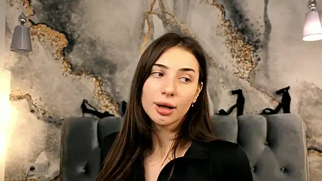 Chloewilldd online show from October 2025 06:28:02 PM