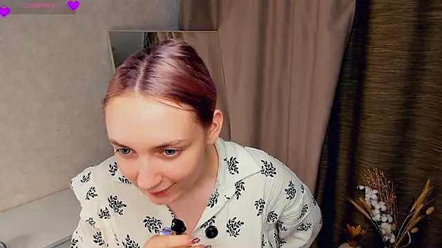 Snapshot of AdelineFabel chatting on October 2025 12:33:01 PM AdelineFabel online show from October 2025 12:33:01 PM