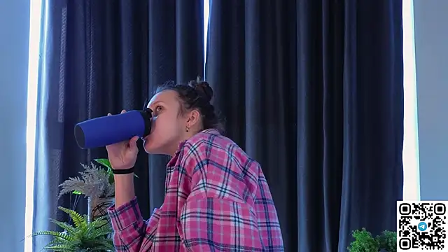 Snapshot of FoxFever chatting on November 2025 06:56:02 AM FoxFever online show from November 2025 06:56:02 AM