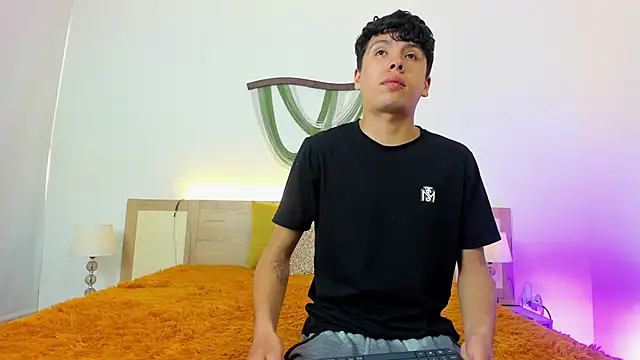 hoot booys  online show from April 2026 09:23:01 PM