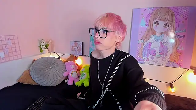 Strawberry Kitty  online show from October 2025 03:32:02 AM