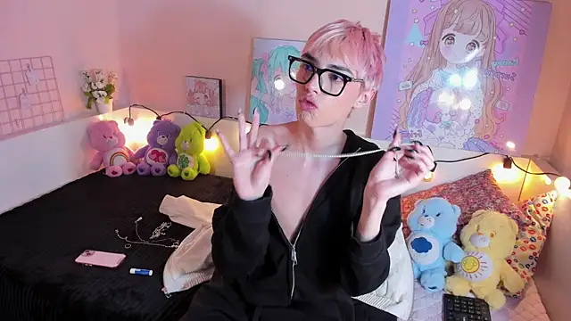 Strawberry Kitty  online show from November 2025 10:52:02 PM