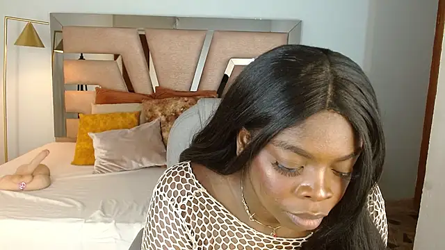 Maiacharris  online show from November 2025 07:36:02 PM