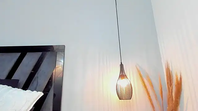 Amelia Brixton online show from March 2026 06:19:01 AM