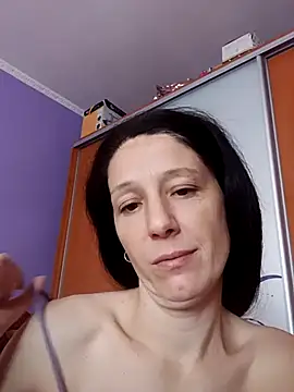 Snapshot of Emeli32-22 chatting on November 2025 08:03:02 AM Emeli32-22 online show from November 2025 08:03:02 AM