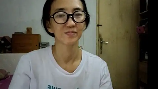 Snapshot of princessD077 chatting on May 2026 04:44:02 PM princessD077 online show from May 2026 04:44:02 PM