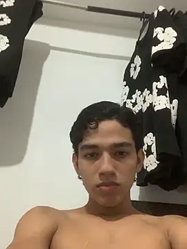 Snapshot of Alex_king17 chatting on April 2026 06:43:02 AM Alex king17 online show from April 2026 06:43:02 AM