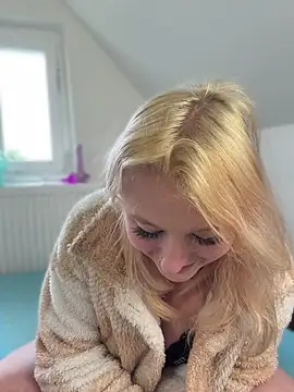 Onlymiasophie online show from April 2026 01:20:01 PM