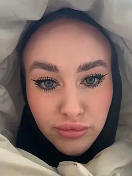 KiraSunshine online show from November 2025 03:39:01 AM