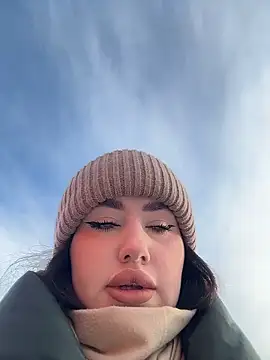 KiraSunshine online show from November 2025 03:50:01 AM