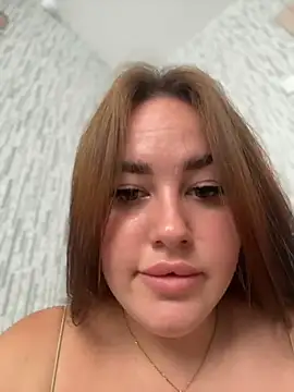 Snapshot of KiraSunshine chatting on June 2026 03:44:01 AM KiraSunshine online show from June 2026 03:44:01 AM