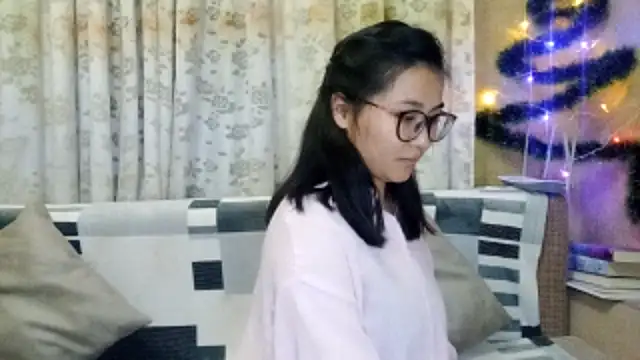 LinneaHyles online show from December 2025 02:55:01 PM