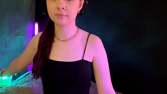 Snapshot of FloralAtoll chatting on October 2025 01:23:02 PM FloralAtoll online show from October 2025 01:23:02 PM