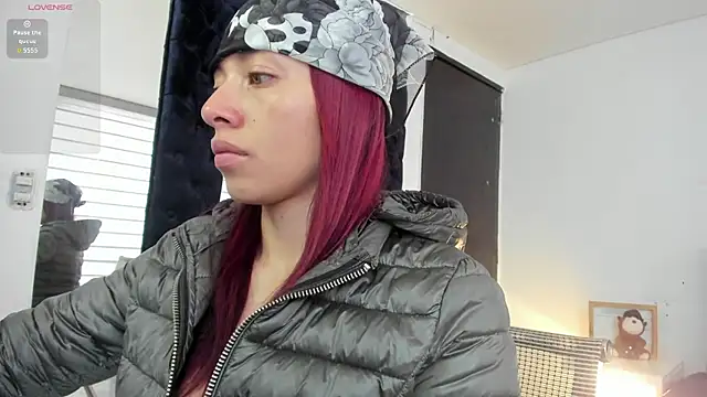 Snapshot of melanie_roux__ chatting on April 2026 12:21:02 PM melanie roux online show from April 2026 12:21:02 PM