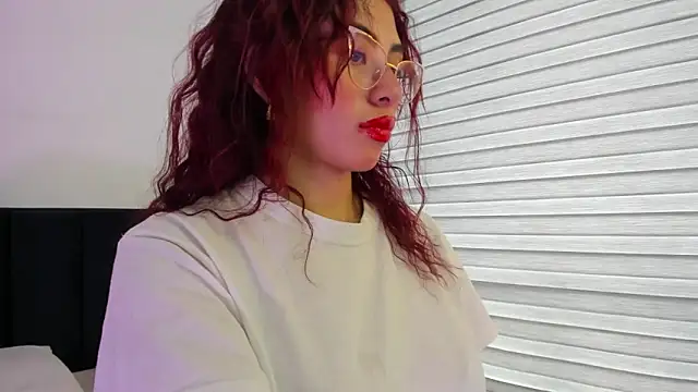 Snapshot of melanie_roux__ chatting on June 2026 06:46:02 PM melanie roux online show from June 2026 06:46:02 PM