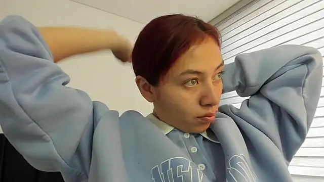 Snapshot of melanie_roux__ chatting on June 2026 12:50:02 PM melanie roux online show from June 2026 12:50:02 PM