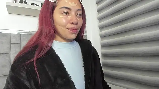 Snapshot of melanie_roux__ chatting on June 2026 03:44:02 AM melanie roux online show from June 2026 03:44:02 AM