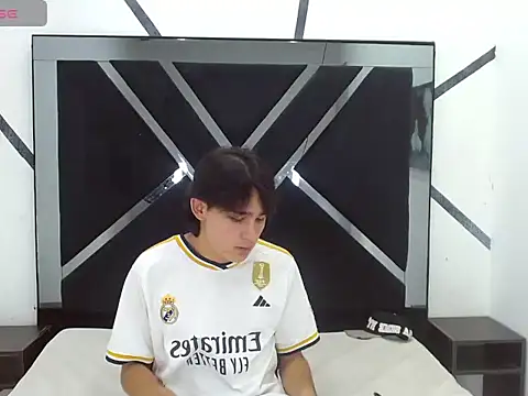 Tom 0001 online show from October 2025 08:02:02 PM