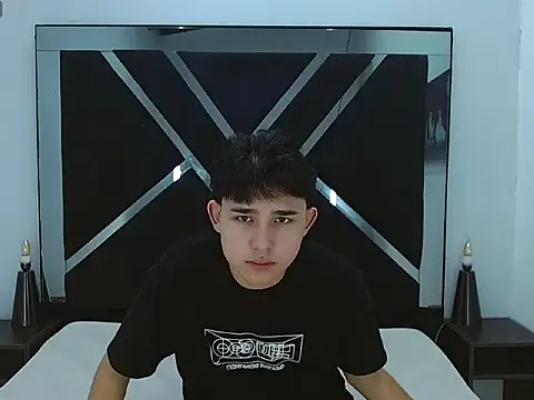 Tom 0001 online show from December 2025 12:54:01 PM