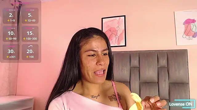 Ailyn8 online show from October 2025 09:04:02 PM