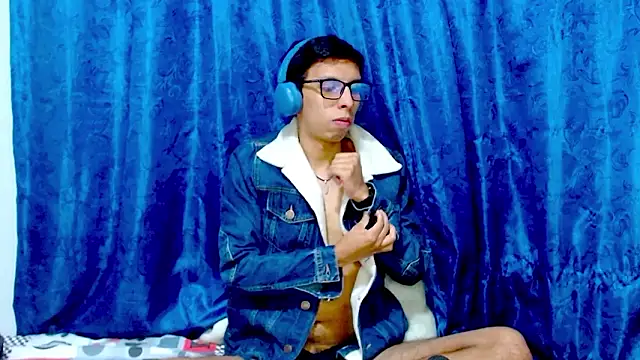 DavTwink3100 online show from February 2026 01:53:02 AM