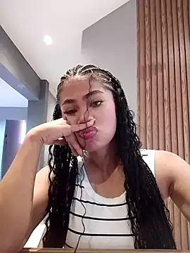 Snapshot of LorenaVarga chatting on July 2026 08:01:01 PM LorenaVarga online show from July 2026 08:01:01 PM